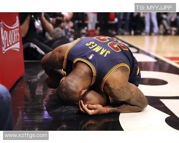 足球明星受伤瞬间高清图片大集合展现运动员拼搏精神与伤痛背后的故事 足球明星受伤瞬间高清图片大集合展现运动员拼搏精神与伤痛背后的故事